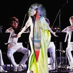 Release Cover Björk - Vulnicura Strings (Vulnicura: The Acoustic Version - Strings , Voice and Viola Organista Only)
