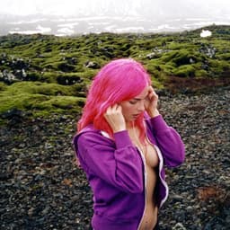 Release Cover Addison Rae - Headphones On