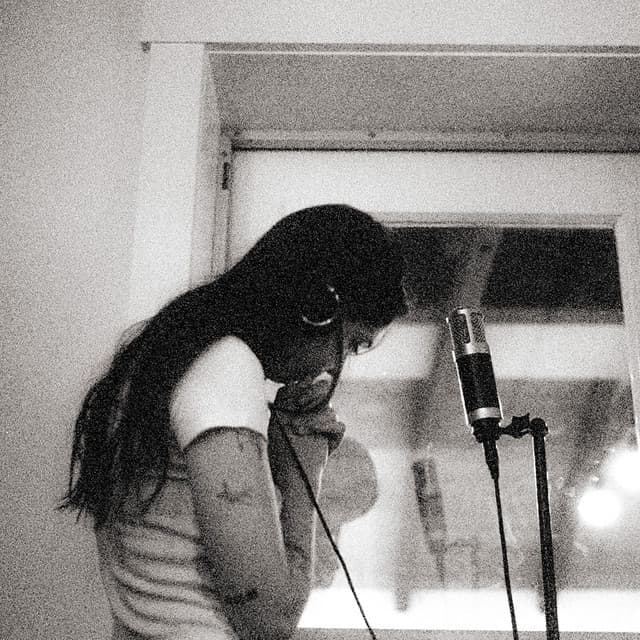 Release Cover Lizzy McAlpine - Older (and Wiser)